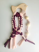 Cargar imagen en el visor de la galería, Mordedor figura macramé