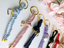 Cargar imagen en el visor de la galería, Llaveros - favores