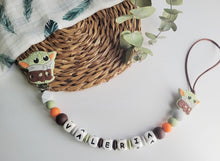 Cargar imagen en el visor de la galería, Chupetero Personalizado ( Modelo Yoda )