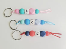 Cargar imagen en el visor de la galería, Llaveros - Identificador de mochila Inicial