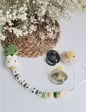 Cargar imagen en el visor de la galería, Chupeteros primera etapa conejo/elefante crochet