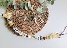 Cargar imagen en el visor de la galería, Chupetero Personalizado ( Modelo Simba )