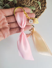 Cargar imagen en el visor de la galería, Llaveros cinta Saten