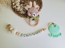 Cargar imagen en el visor de la galería, Chupeteros primera etapa conejo/elefante crochet