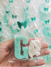 Cargar imagen en el visor de la galería, Jabones Iniciales XL + Figura Pequeña