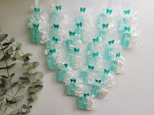 Cargar imagen en el visor de la galería, Jabones Iniciales XL + Figura Pequeña