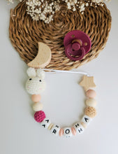 Cargar imagen en el visor de la galería, Chupeteros primera etapa conejo/elefante crochet