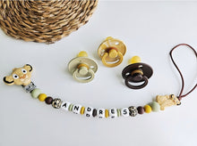 Cargar imagen en el visor de la galería, Chupetero Personalizado ( Modelo Simba )