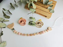 Cargar imagen en el visor de la galería, Chupeteros Personalizados Letras de madera