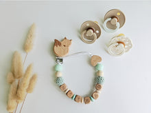 Cargar imagen en el visor de la galería, Chupeteros Personalizados Letras de madera