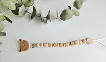 Cargar imagen en el visor de la galería, Chupeteros Personalizados Letras de madera