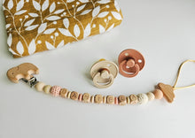 Cargar imagen en el visor de la galería, Chupeteros Personalizados Letras de madera