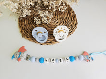 Cargar imagen en el visor de la galería, Chupetero Personalizado ( Modelo Dumbo )