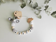 Cargar imagen en el visor de la galería, Chupeteros primera etapa conejo/elefante crochet