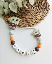 Cargar imagen en el visor de la galería, Chupetero Personalizado ( Modelo Yoda )