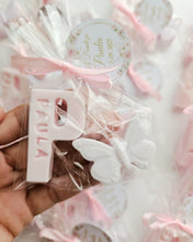 Cargar imagen en el visor de la galería, Jabones Iniciales XL + Figura Pequeña