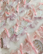 Cargar imagen en el visor de la galería, Jabones Iniciales XL + Figura Pequeña