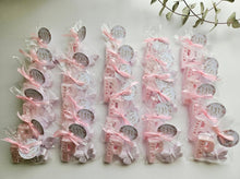 Cargar imagen en el visor de la galería, Jabones Iniciales XL + Figura Pequeña