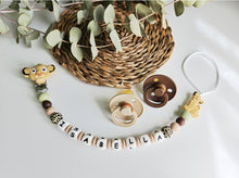 Cargar imagen en el visor de la galería, Chupetero Personalizado ( Modelo Simba )