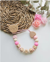 Cargar imagen en el visor de la galería, Chupeteros Personalizados Letras de madera