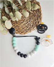 Cargar imagen en el visor de la galería, Chupeteros Personalizados