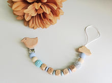 Cargar imagen en el visor de la galería, Chupeteros Personalizados Letras de madera