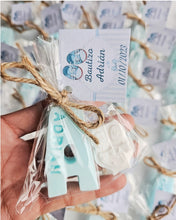 Cargar imagen en el visor de la galería, Jabones Iniciales XL + Figura Pequeña