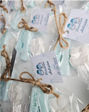 Cargar imagen en el visor de la galería, Jabones Iniciales XL + Figura Pequeña