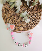 Cargar imagen en el visor de la galería, Chupetero Personalizado ( Modelo Dumbo )