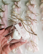 Cargar imagen en el visor de la galería, Jabones Iniciales XL + Figura Pequeña