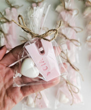 Cargar imagen en el visor de la galería, Jabones Iniciales XL + Figura Pequeña