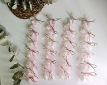 Cargar imagen en el visor de la galería, Jabones Iniciales XL + Figura Pequeña