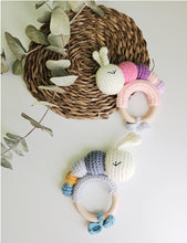 Cargar imagen en el visor de la galería, Sonajero amigurumi animales