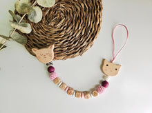 Cargar imagen en el visor de la galería, Chupeteros Personalizados Letras de madera