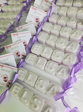 Cargar imagen en el visor de la galería, Jabones Personalizados Caramelo