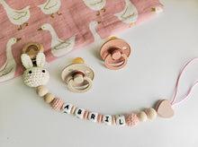 Cargar imagen en el visor de la galería, Chupeteros primera etapa conejo/elefante crochet