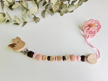 Cargar imagen en el visor de la galería, Chupeteros Personalizados Letras de madera