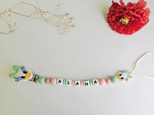 Cargar imagen en el visor de la galería, Chupetero Personalizado ( Modelo Daisy )