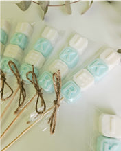 Cargar imagen en el visor de la galería, Jabones Personalizados Brocheta