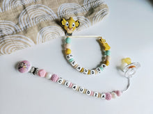 Cargar imagen en el visor de la galería, Chupetero Personalizado ( Modelo Simba )