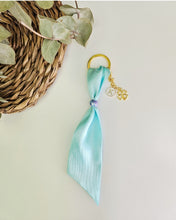 Cargar imagen en el visor de la galería, Llaveros cinta Saten