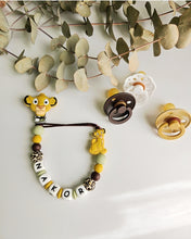 Cargar imagen en el visor de la galería, Chupetero Personalizado ( Modelo Simba )