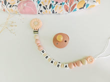 Cargar imagen en el visor de la galería, Chupetero Personalizado ( Modelo Margaritas )