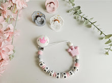 Cargar imagen en el visor de la galería, Chupetero Personalizado ( Modelo rey / reina )