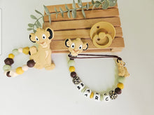 Cargar imagen en el visor de la galería, Chupetero Personalizado ( Modelo Simba )