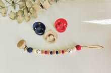 Cargar imagen en el visor de la galería, Chupeteros Personalizados Letras de madera ( modelo estrellado )