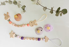 Cargar imagen en el visor de la galería, Chupeteros Personalizados Letras de madera