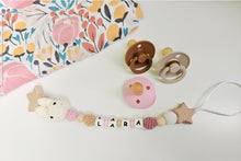 Cargar imagen en el visor de la galería, Chupeteros primera etapa conejo/elefante crochet