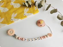 Cargar imagen en el visor de la galería, Chupetero Personalizado ( Modelo Margaritas )