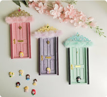 Cargar imagen en el visor de la galería, Puerta del Ratoncito Pérez (Modelo Princesas)